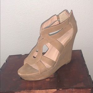 Nude wedges
